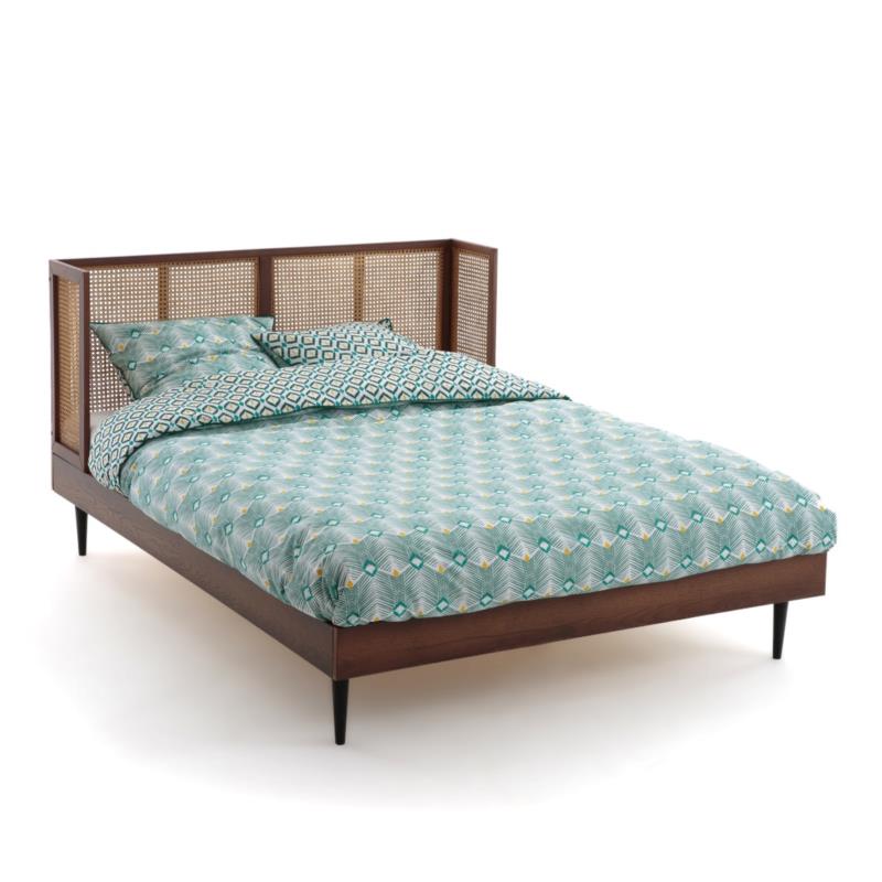 Κρεβάτι vintage με διάτρητο κεφαλάρι και τάβλες