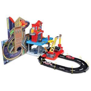 STREET FIRE 1/43 FIRE STATION PLAYSET INCL 2 CARS (18/30043)